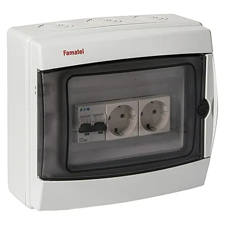 Famatel  Cuadro eléctrico de superficie con enchufe doble 2P+TT