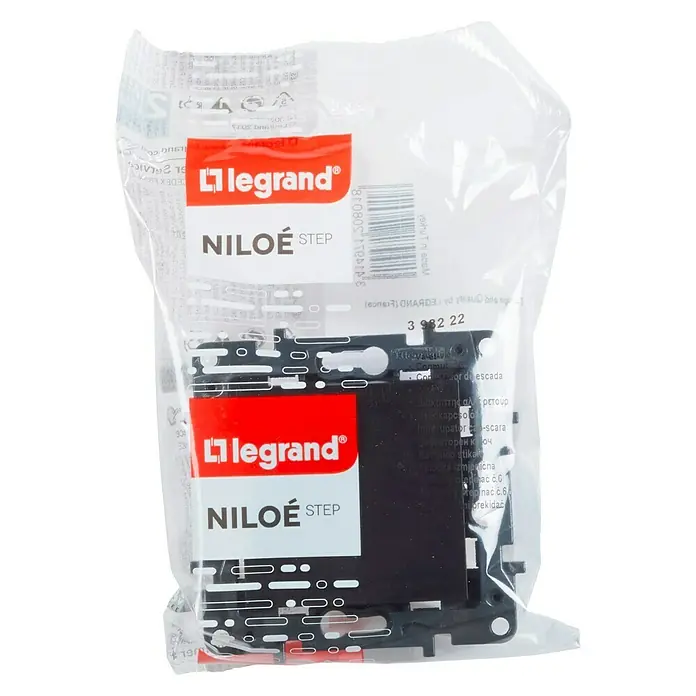 Legrand Niloé Step Conmutador - Antracita, Colocar, IP44 - Una placa de cubierta Legrand Niloe Step en un paquete transparente. El producto está destinado a instalaciones eléctricas.