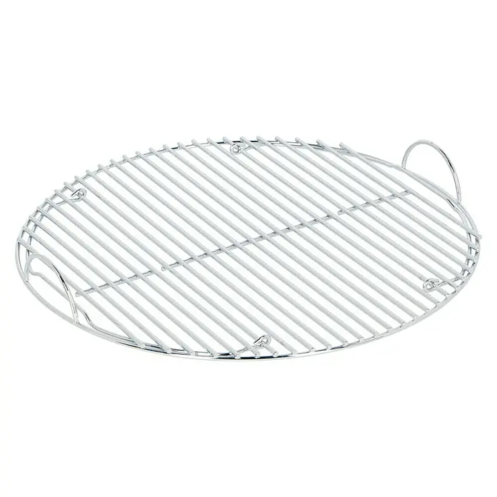 Kingstone Grillrost - Durchmesser: 42 cm - Nahaufnahme eines runden, verchromten Grillrosts mit Griffen für den sicheren Transport von Grillgut. Das Zubehör ist robust und langlebig.