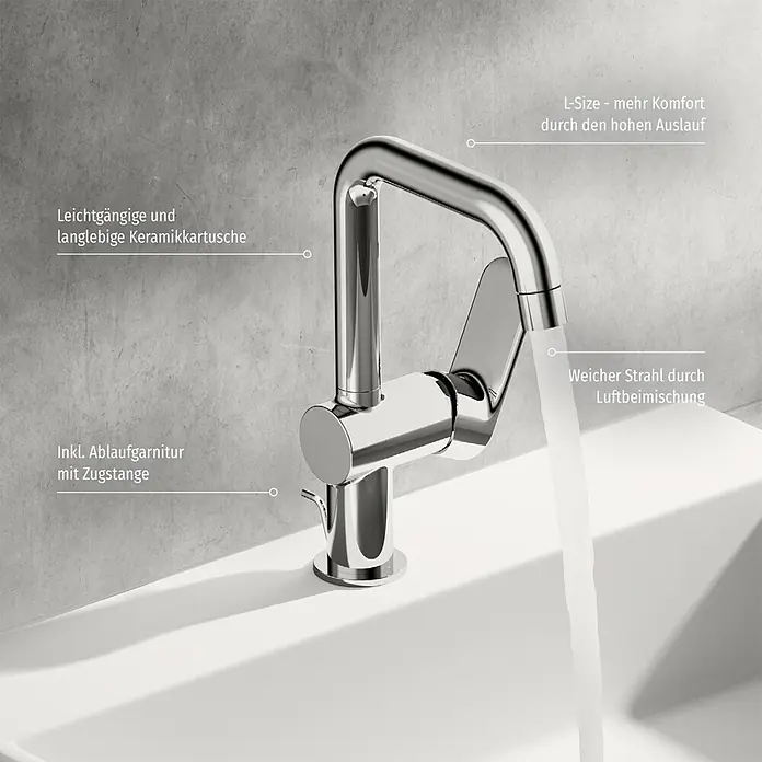 Hansa Pico Waschtischarmatur - Chrom, Mit Ablaufgarnitur - Nahaufnahme eines modernen, verchromten Wasserhahns mit fließendem Wasser in einem minimalistischen Waschbecken.