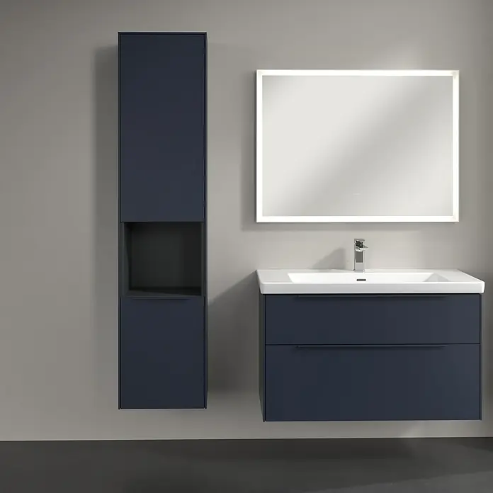 Villeroy & Boch Subway 3.0 Hochschrank - B x T x H: 40 x 36,2 x 171 cm, 1x offenes Fach, 2x Tür, Marine Blue, Farbe Griff: Marine Blue, DIN Anschlag: Links - Elegantes Badezimmer-Set in Dunkelblau mit Waschtischunterschrank, Spiegelschrank und Hochschrank für ein stilvolles Ambiente.