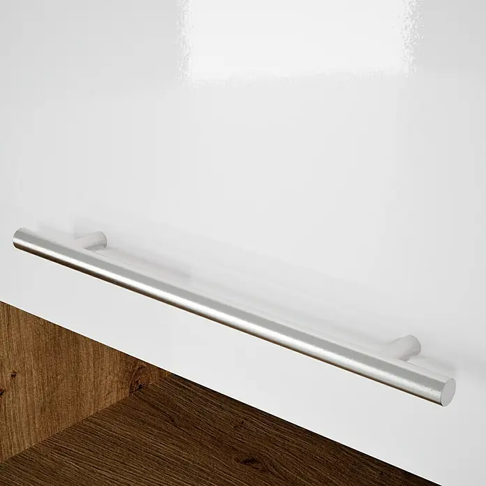 Respekta Composición de cocina Hilde - Ancho: 310 cm, Blanco, Con electrodomésticos - Primer plano de un armario blanco con una manija larga de color plateado.