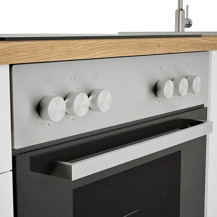 Respekta Composición de cocina Hilde - Ancho: 250 cm, Blanco, Con electrodomésticos - Primer plano de un horno empotrable plateado con botones y puerta negra en una cocina moderna.
