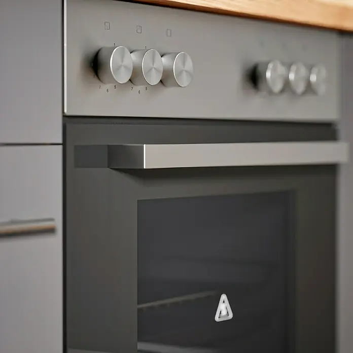 Respekta Composición de cocina Hilde - Ancho: 280 cm, Gris, Con electrodomésticos - Primer plano de un horno empotrable moderno con controles y tirador plateados.