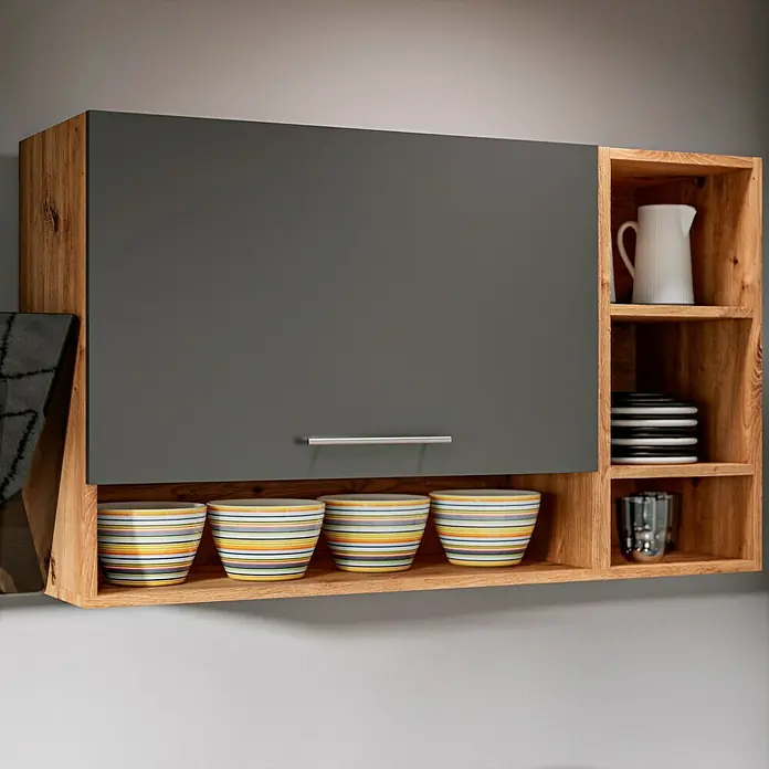 Respekta Composición de cocina Hilde - Ancho: 280 cm, Gris, Con electrodomésticos - Primer plano de un armario de pared con aspecto de madera con puerta gris, cuencos de colores debajo y compartimentos abiertos con platos a la derecha.