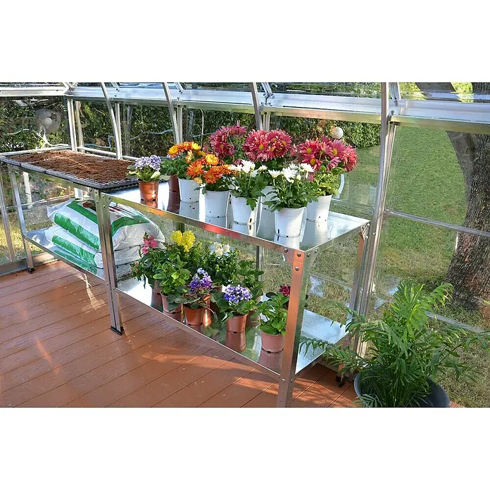 Palram – Canopia Mesa de cultivo - 115 x 51 x 80 cm, Acero, Plateado metálico - Invernadero con estanterías metálicas llenas de flores coloridas, tierra para macetas y una bandeja de siembra. Las estanterías ofrecen mucho espacio.