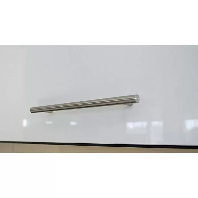 Respekta Premium Composición de cocina Amanda - Ancho: 310 cm, Roble/Gris, Con electrodomésticos - Tirador de barra de acero inoxidable cepillado en una puerta de armario blanca.