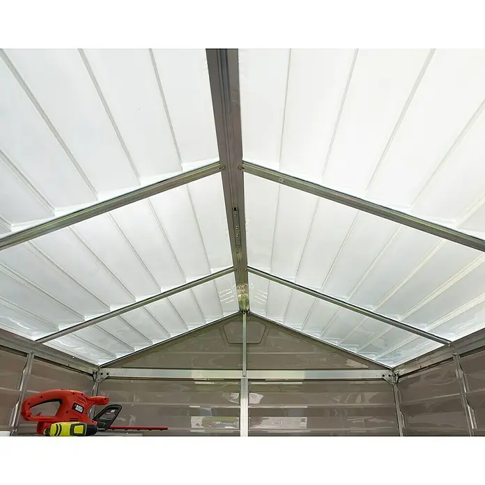 Palram – Canopia Caseta de jardín Skylight - Medidas ext. (An x Pr): 185 x 229 cm, Plástico, Beige/Marrón - Vista interior de un cobertizo metálico con techo blanco y estructura metálica.