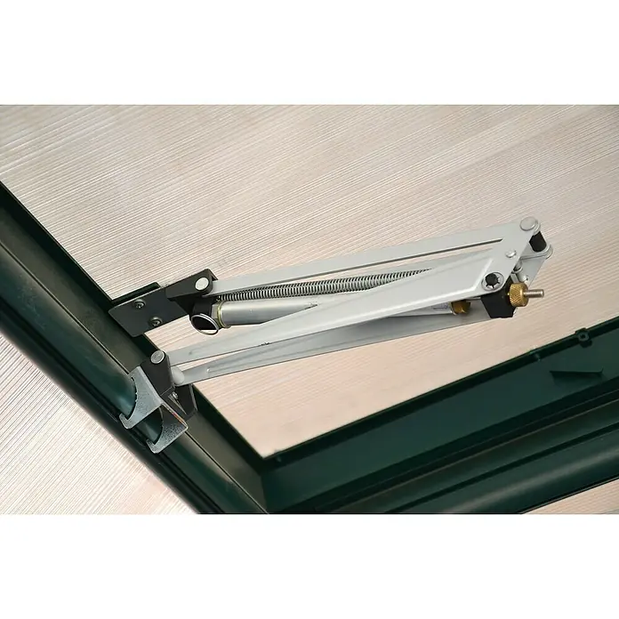 Rion Apertura automática de ventana - Específico para: Ventanas de invernaderos Palram - Primer plano de un abridor automático de ventanas de invernadero con brazos metálicos y un resorte, montado en un marco de ventana.