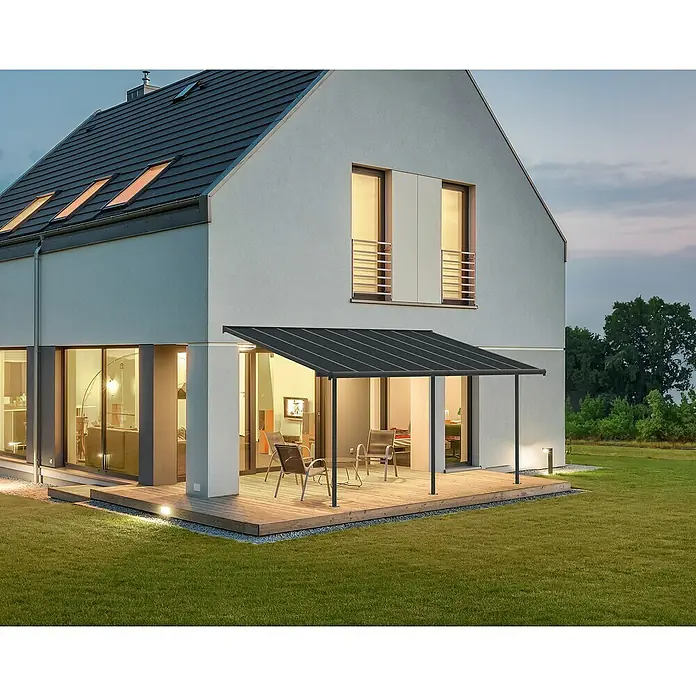 Palram – Canopia Marquesina adosada Capri - An x Pr: 555 x 299 cm, Antracita, Policarbonato, Gris - Imagen de una moderna cubierta de patio con estructura oscura, que crea un espacio exterior elegante.