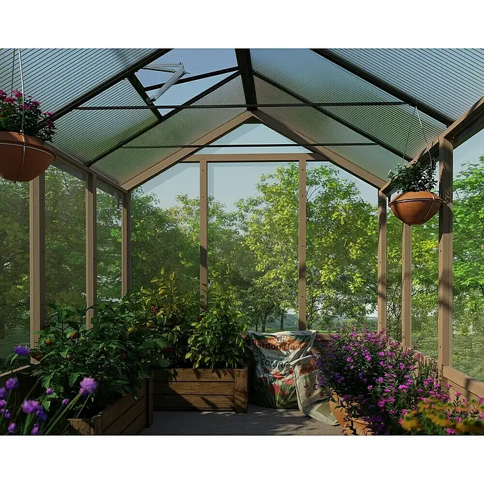 Palram – Canopia Invernadero Natura - Medidas ext. (An x Pr): 249 x 637 cm, Plástico, 4 mm, Natural - Un invernadero lleno de plantas, flores y tierra de jardín, que promueve la jardinería y el crecimiento de las plantas.