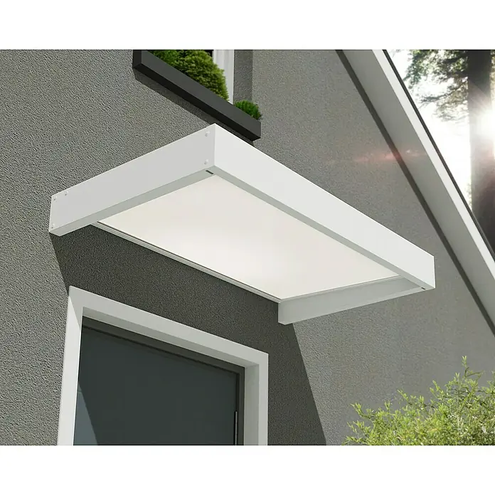 Palram – Canopia Marquesina para puerta Sophia - 160 x 95 x 17 cm, Blanco, Color del techo: Blanco opal - Primer plano de un toldo blanco para puerta de entrada montado sobre la puerta principal, que ofrece protección contra el clima.