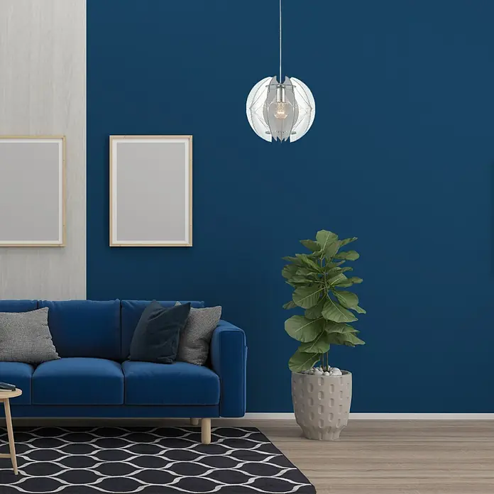 Globo Pollux Lámpara colgante redonda Seda - 60 W, Ø x Al: 32 x 110 cm, Cromo, E27 - Una lámpara colgante moderna con un diseño único en forma de globo cuelga en un elegante espacio de estar.