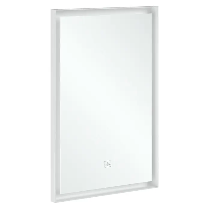 Villeroy & Boch Subway 3.0 Lichtspiegel - 50 x 75 cm, White Matt - Ein stilvoller, rechteckiger Villeroy & Boch Spiegel mit schlichtem, weißem Rahmen, der modernes Design und Funktionalität vereint.