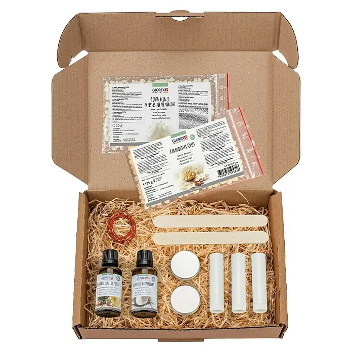 Glorex Bastel-Set Naturkosmetik Lippenbalsam - 14 -tlg. - Bild eines DIY-Sets für Lippenpflege mit Bienenwachs, Kakaobutter und Ölen in einer Box.