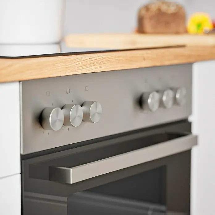 Respekta Cocina compacta Hilde - Ancho: 220 cm, Blanco, Se pueden montar de forma intercambiable, Con electrodomésticos - Primer plano de un horno moderno de acero inoxidable con perillas y manija. Perfecto para cualquier cocina moderna.