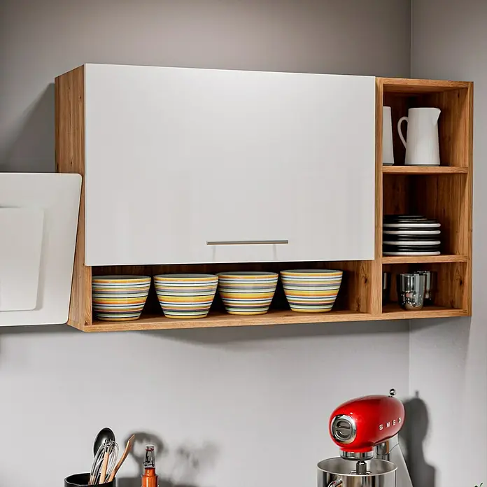 Respekta Cocina esquinera Hilde - Ancho: 250 cm, Blanco, Mate, Efecto madera, Con electrodomésticos - Armario de cocina con detalles en madera, frentes blancos y estanterías abiertas, con cuencos, platos y jarra.