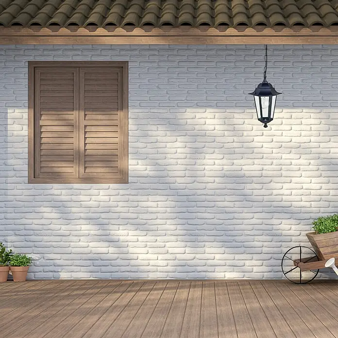 Lámpara colgante colgante Orlando - 60 W, Color del marco: Negro, 22,6 x 20,2 x 94,7 cm, Sin bombillas - Veranda con suelo de madera, contraventanas, farol y carro para plantas contra una pared de ladrillo blanco y techo de terracota.
