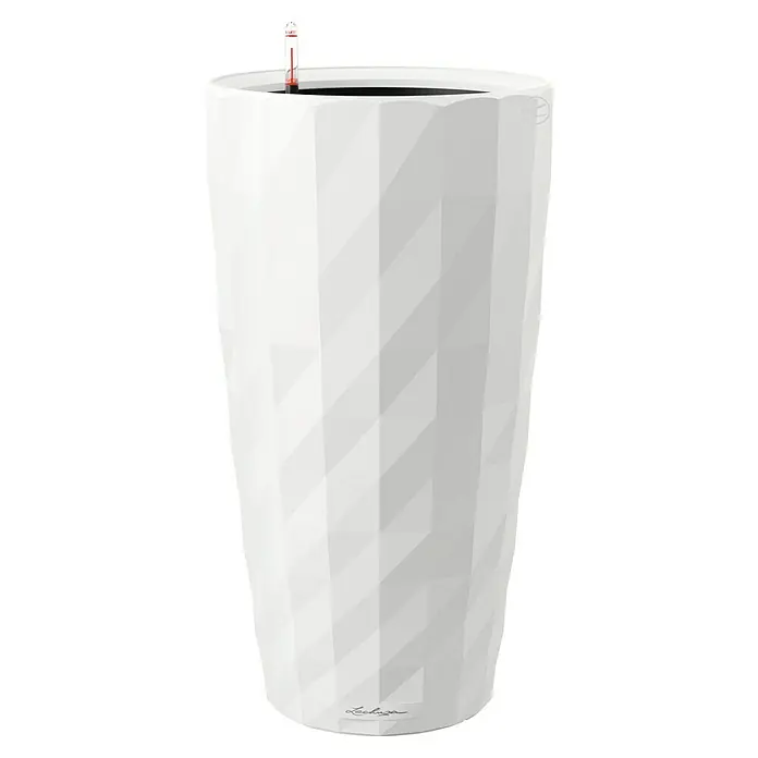 Lechuza Pflanzsäule rund Diamante - Außenmaß (Ø x H): 40 x 75 cm, Kunststoff, Weiß Matt - Ein moderner, weißer Lechuza-Blumentopf mit einem markanten, facettenreichen Design, ideal für stilvolle Innenraumbegrünung.