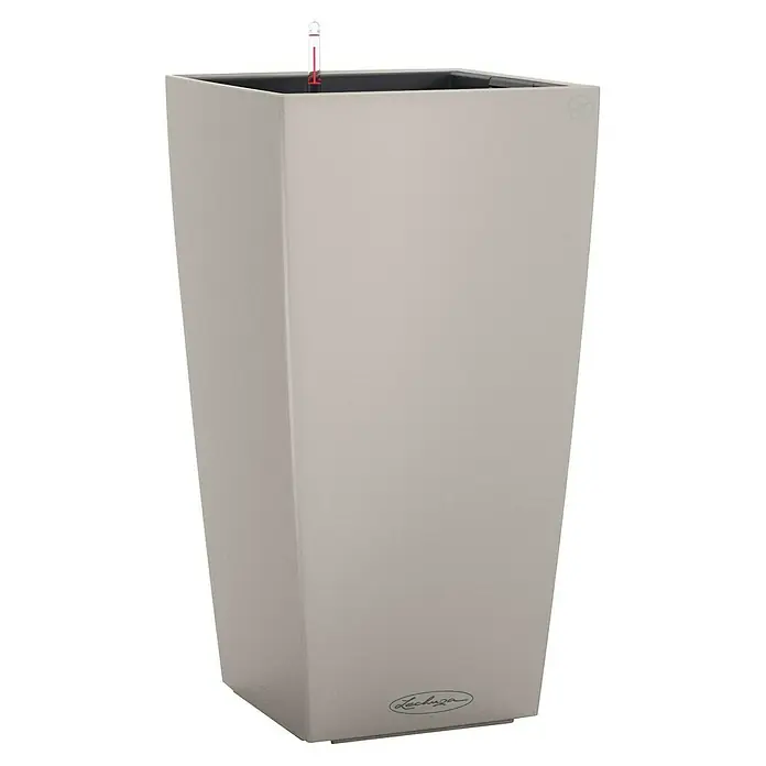 Lechuza Color Pflanzsäule eckig Cubico - Außenmaß (L x B x H): 22 x 22 x 41 cm, Kunststoff, Sandbraun - Nahaufnahme eines hohen, quadratischen Lechuza Pflanzgefäßes in einer neutralen Farbe mit Wasserstandsanzeige.