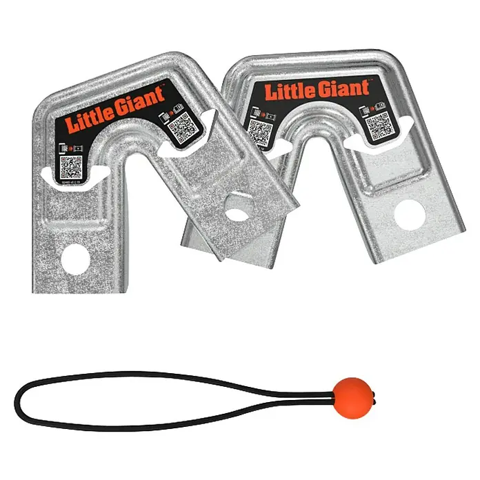 Little Giant Leitersicherung Trestle Brackets™ - Aluminium - Zwei Little Giant-Leiterhalterungen und ein Gurt mit orangefarbener Kugel, ideal für sichere Leiterbefestigungen.