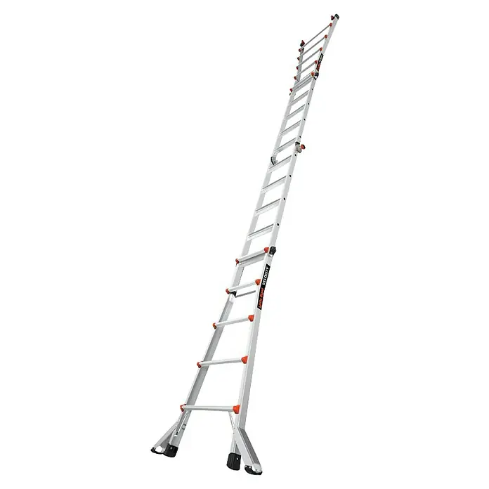 Little Giant Mehrzweckleiter VELOCITY 4X5 - Anzahl Tritte: 20 Stk., Arbeitshöhe: 6,73 m, Aluminium - Eine silberne Mehrzweckleiter der Marke Little Giant, Modell Velocity, steht im Raum und ist gegen einen schwarzen Hintergrund leicht geneigt.