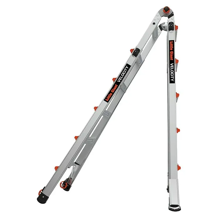 Little Giant Mehrzweckleiter VELOCITY 4X5 - Anzahl Tritte: 20 Stk., Arbeitshöhe: 6,73 m, Aluminium - Das Bild zeigt eine zusammengeklappte Little Giant Velocity Mehrzweckleiter. Die robuste Leiter ist ideal für vielfältige Aufgaben im Innen- und Außenbereich.