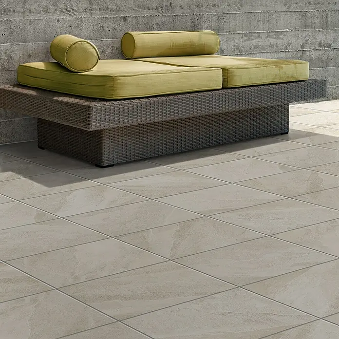 Terrassenfliese Aramis - 32 x 32 cm, Beige, Matt - Entspannen Sie auf diesem luxuriösen Outdoor-Loungemöbel mit seinen bequemen Kissen und dem stilvollen Rattandesign. Perfekt für sonnige Tage!