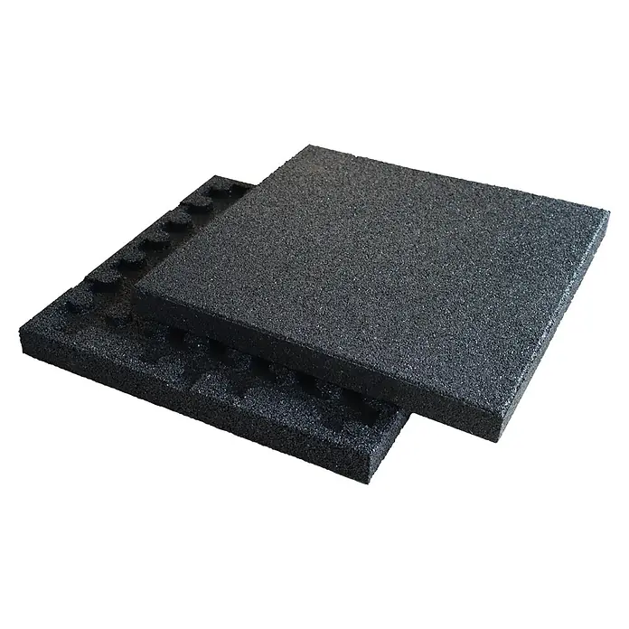 Fallschutzmatte - Schwarz, 50 x 50 x 4,5 cm - Zwei schwarze Gummimatten mit ineinandergreifenden Kanten. Die Matten sind rau und strukturiert.