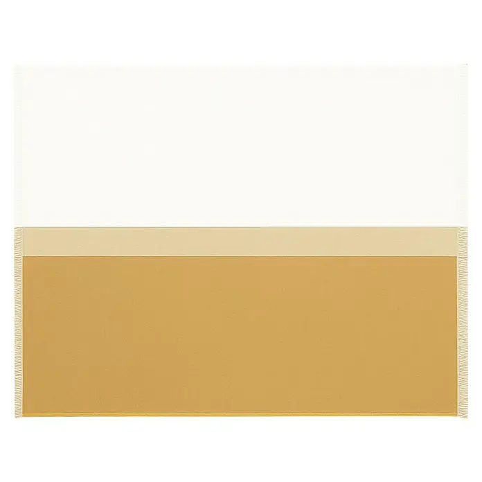 Manta para sofá Raya Centro - Textil, Gold - Esta alfombra presenta un diseño minimalista con bloques de color horizontales y bordes con flecos, añadiendo un toque moderno a cualquier habitación.