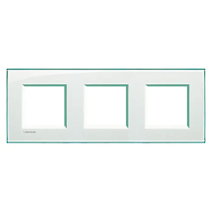 Bticino Living Light Marco - Agua marina, Modelo de mecanismos: x 3, Plástico, Instalar - Tapa de interruptor de luz Bticino blanca con tres interruptores, ideal para interiores modernos y fácil de usar.