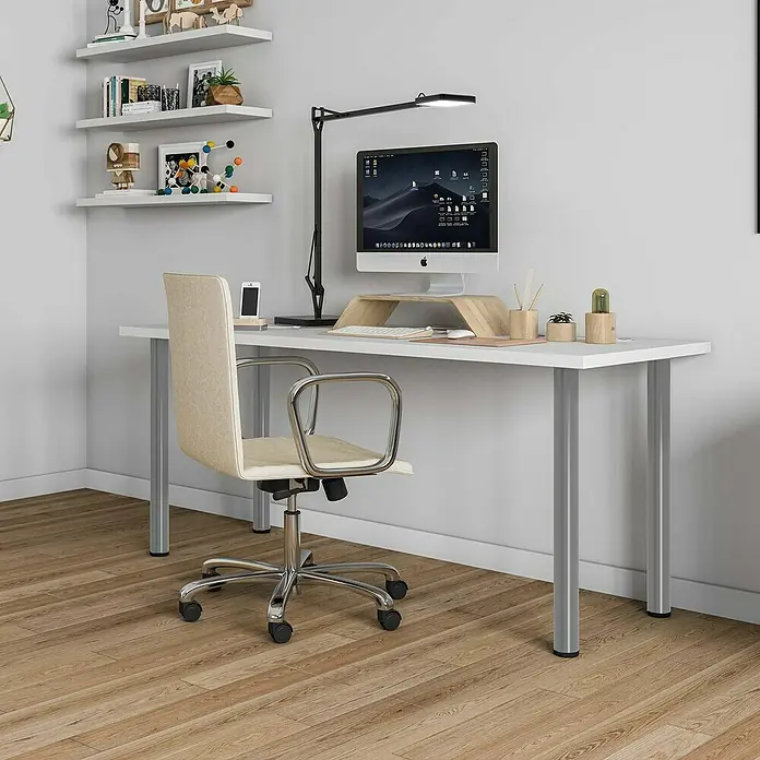 Pata para muebles - Ø x Al: 6 cm x 87,5 mm, Acero, Aluminio - Un escritorio moderno con monitor, lámpara y silla ofrece un espacio de trabajo cómodo y con amplio espacio para la creatividad.
