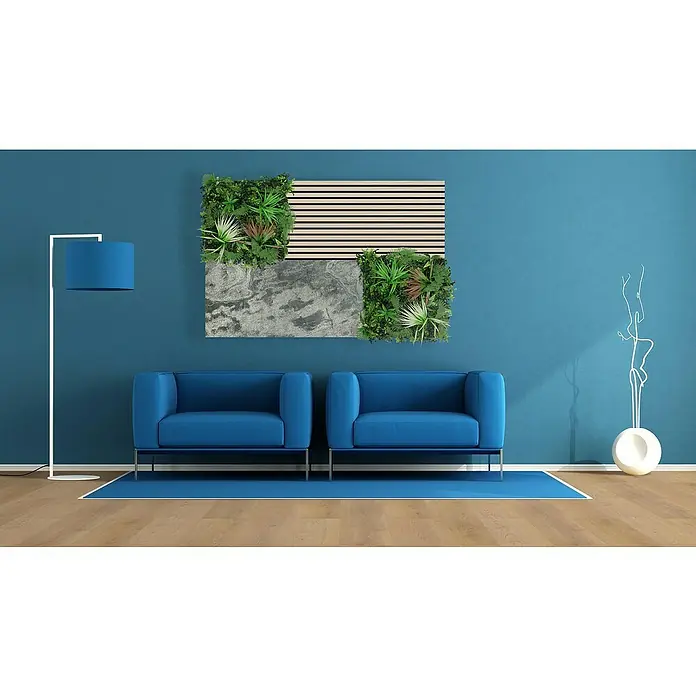 Jangal Wandpaneel Modular Wall Stone - Patina Slate, 1.040 x 520 x 6 mm - Dieses Bild zeigt eine moderne Wohnzimmereinrichtung mit zwei blauen Sesseln, einem weißen Lampenschirm und einem Kunstwerk an der Wand. Die Farben harmonieren.
