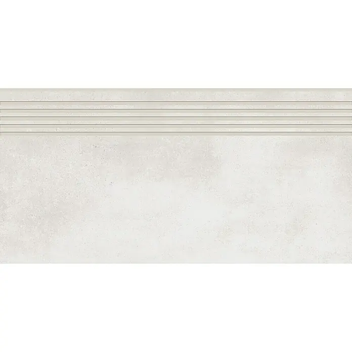 Stufen- & Abdeckplatte Big Show XXL - 59,8 x 29,8 cm, Weiß, Glasiert - Detailaufnahme einer hellen Bodenfliese mit feiner Textur und eingelassenen Rillen, die ein modernes und elegantes Designelement darstellen.