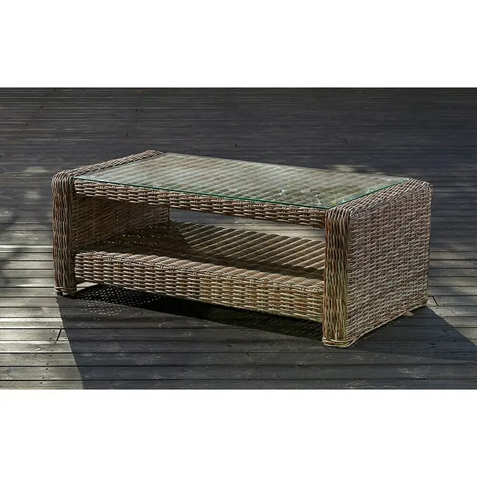 Mesa auxiliar de jardín Gotland - L x An x Al: 111 x 56 x 41 cm, Beige - Una elegante mesa de ratán con tapa de vidrio, que combina elegancia y funcionalidad para cualquier espacio, ideal para momentos de relax.