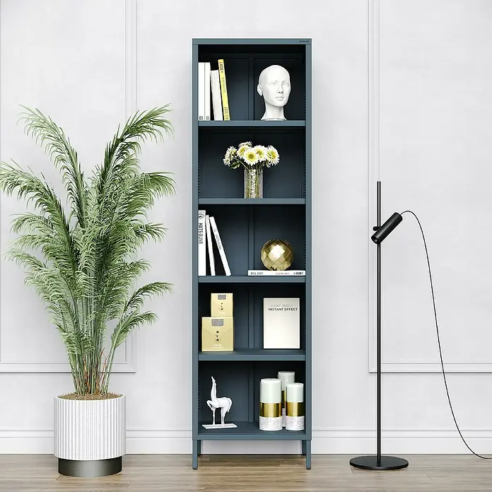 Jan Nowak Bücherregal Mario - B x T x H: 50 x 35 x 180 cm, Dunkelblau - Ein schmaler, blauer Metallbücherschrank mit Deko-Artikeln, der modernes Design in jeden Raum bringt. Ideal für Bücher und Dekorationen.