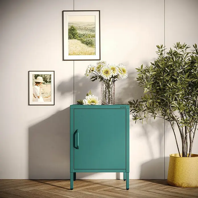 Jan Nowak Nachttisch Mia - L x B x H: 40 x 42,4 x 59,5 cm, Meeresgrün - Grüner Metallschrank mit einer Tür, dekoriert mit Blumen und Bildern, für eine stilvolle Aufbewahrungslösung.