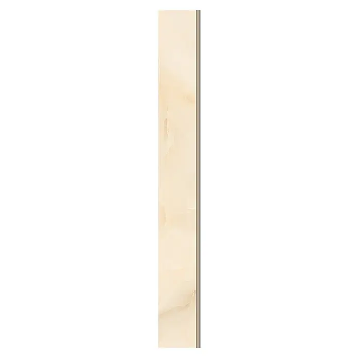 Sockelfliese Royal Onyx - 60 x 7,5 cm, Creme, Glänzend - Detailaufnahme einer beigen Wandfliese mit zarten Marmorierungen und einem schmalen, grauen Rahmen. Elegantes Design für moderne Innenräume.