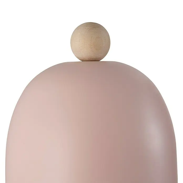 Nordlux Aplique de pared Gaston - 15 W, An x Pr x Al: 11,5 x 19,5 x 19,5 cm, Rosa, E27 - Primer plano de una pantalla de lámpara rosa con un adorno de bola de madera, que promete una luz suave y relajante.