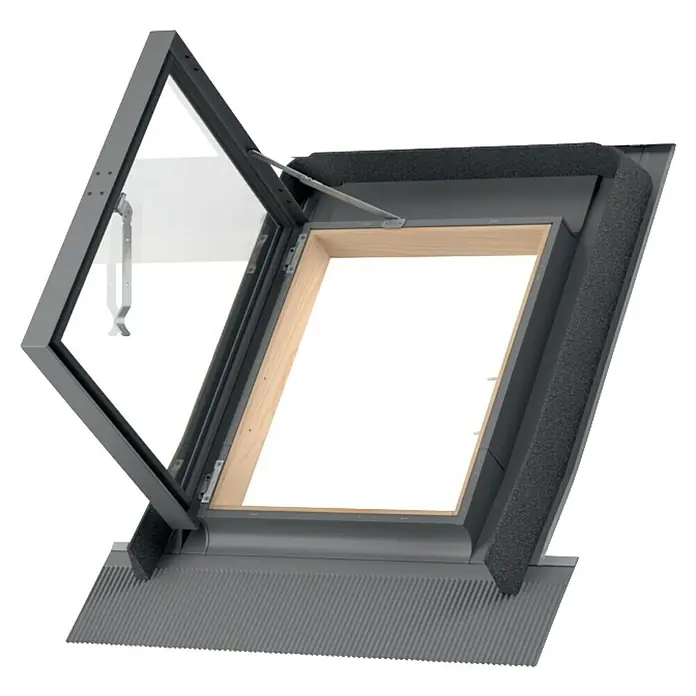 Dachausstieg - 45 x 55 cm, Farbton außen: RAL 7043, Mit Öffnungsbegrenzer - Dachfenster mit geöffnetem Fensterflügel und Holzrahmen, das Licht und Luft in den Raum lässt. Ideal für Ausbau und Modernisierung.