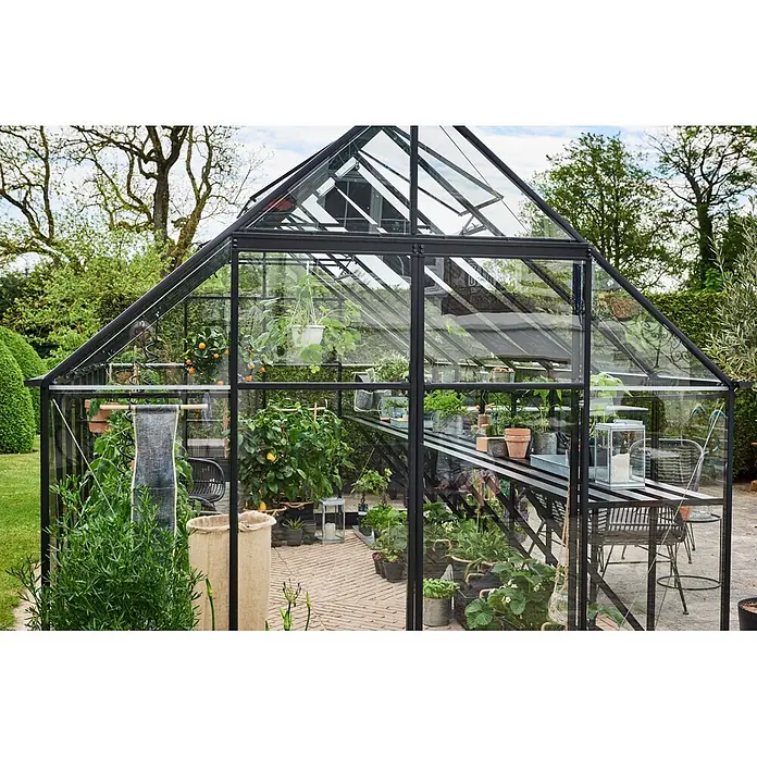 Halls Gewächshaus Qube 816 - Außenmaß inkl. Dachüberstand (B x T): 261 x 508 cm, 3 mm, Schwarz - Stimmungsaufnahme