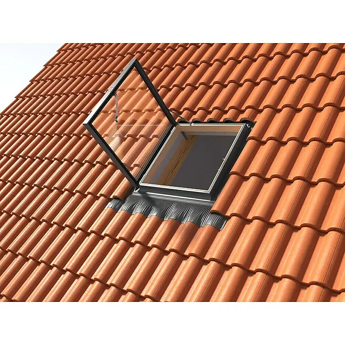 Dachausstieg - 65 x 65 cm, Farbton außen: RAL 7043, Mit Öffnungsbegrenzer - Nahaufnahme eines Dachfensters, das in ein Ziegeldach eingebaut ist und geöffnet ist, um die Konstruktionsdetails und die natürliche Beleuchtung hervorzuheben.