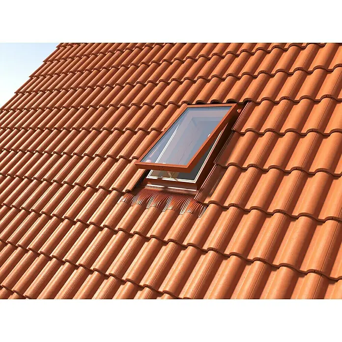 Dachausstieg - 45 x 73 cm, Farbton außen: RAL 8004 - Dachfenster auf einem Dach mit roten Ziegeln. Das Fenster ist leicht geöffnet und lässt Licht herein.