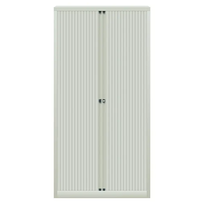 Bisley EuroTambor Armario multiusos metálico - L x An x Al: 45 x 100 x 198 cm, Gris, Puertas correderas, Completamente montado - Un armario persiana blanco con superficie ondulada y dos manijas centrales. Las puertas del armario están cerradas y ordenadas.