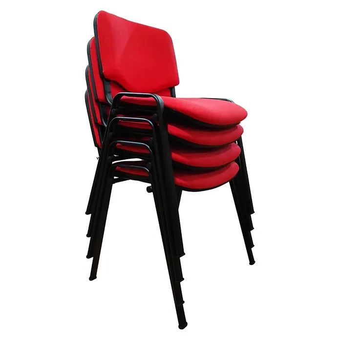 Unisit Silla Dado - Rojo, Textil, 4 ud. - Pila de sillas de oficina rojas con estructura metálica negra, apiladas de forma ordenada para un almacenamiento compacto.