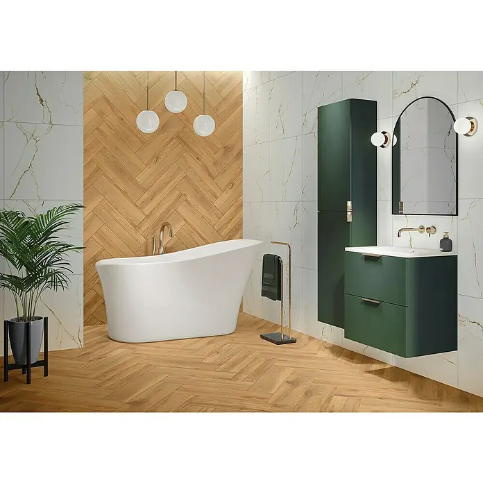 Feinsteinzeugfliese Sealwood - 17,5 x 60 cm, Beige, Matt - Elegantes Badezimmer mit freistehender Badewanne, grünen Möbeln und stilvoller Beleuchtung. Die Holzböden und Marmorfliesen schaffen eine luxuriöse Atmosphäre.