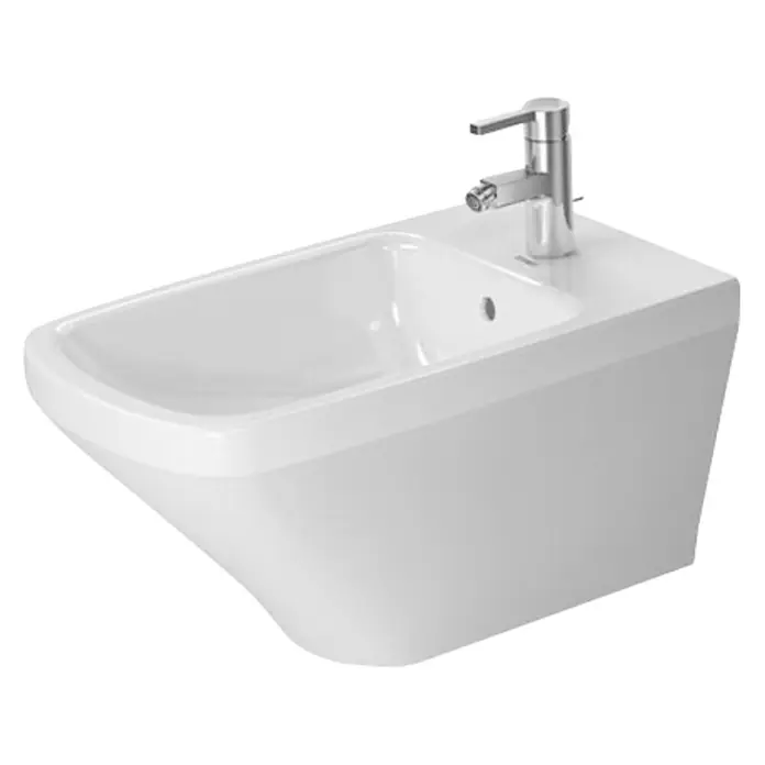 Duravit DuraStyle Wand-Bidet Typ 2 - 37 x 62 cm, Weiß, Keramik, Ohne Spezialglasur - Nahaufnahme eines modernen, wandhängenden Bidets in Weiß mit einem eleganten Chromhahn, das für zeitgemäße Badezimmer entworfen wurde.