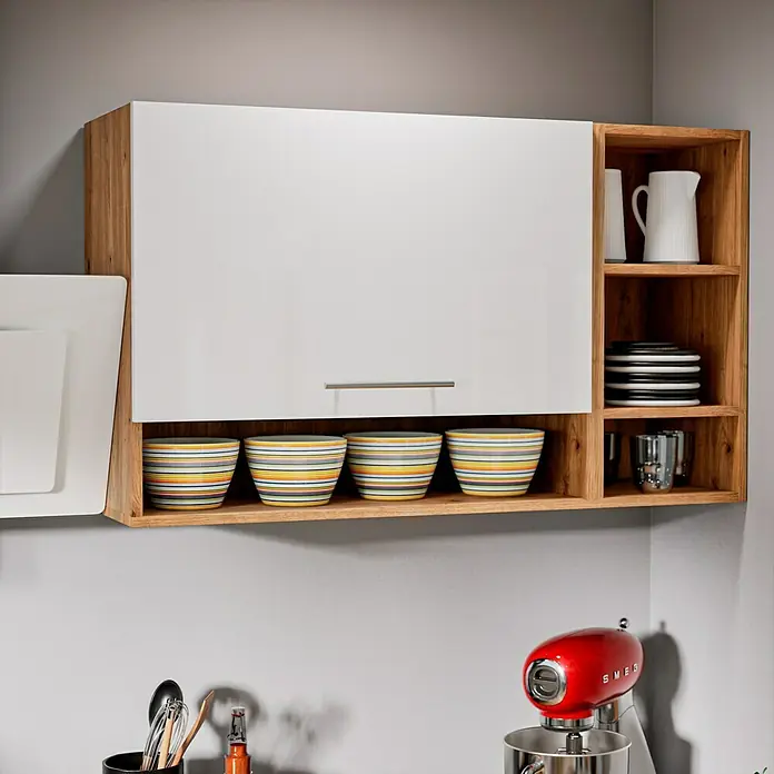 Respekta Cocina esquinera Hilde - Ancho: 310 cm, Blanco, Efecto madera, Con electrodomésticos - Armario de pared de cocina con frentes blancos y estantes de madera, provisto de platos y cuencos coloridos, ofreciendo almacenamiento y estilo.