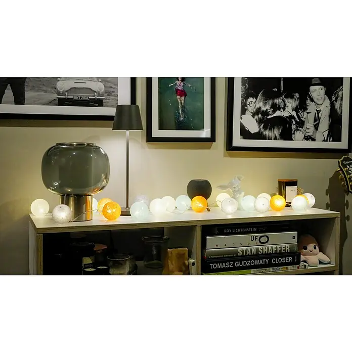 BAUHAUS LED-Lichterkette Balls - Innen, Lichtfarbe: Warmweiß, Anzahl Leuchtmittel: 20 Stk., Batteriebetrieben - Dekorative Lichterkette mit Kugeln in Weiß und Orange, die eine gemütliche Atmosphäre schafft. Perfekt als Wohnaccessoire.