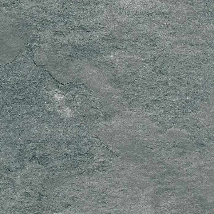 Decocer by Cinca Feinsteinzeugfliese Splash - 30 x 60 cm, Anthrazit, Matt - Detailaufnahme einer grauen Schieferplatte mit rauer Textur, ideal für rustikale Innen- und Außenbereiche.